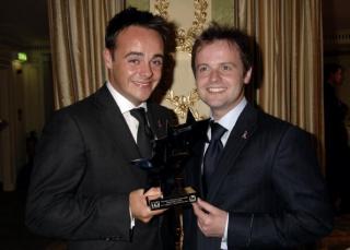 Who will Ant and Dec be presenting the jungle trophy to on Sunday?